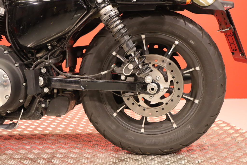Harley-Davidson - SPORTSTER - XL 883 N IRON Ilmainen kotiintoimitus! *1-omisteinen