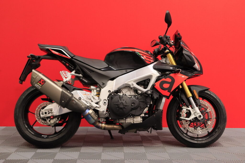 Aprilia - TUONO - 4V 1100 RR // Akrapovic / Cruise / Quickshifter / TFT // Aprilia - TUONO - 4V 1100 RR // Akrapovic / Cruise / Quickshifter / TFT // - Moottoripyörä