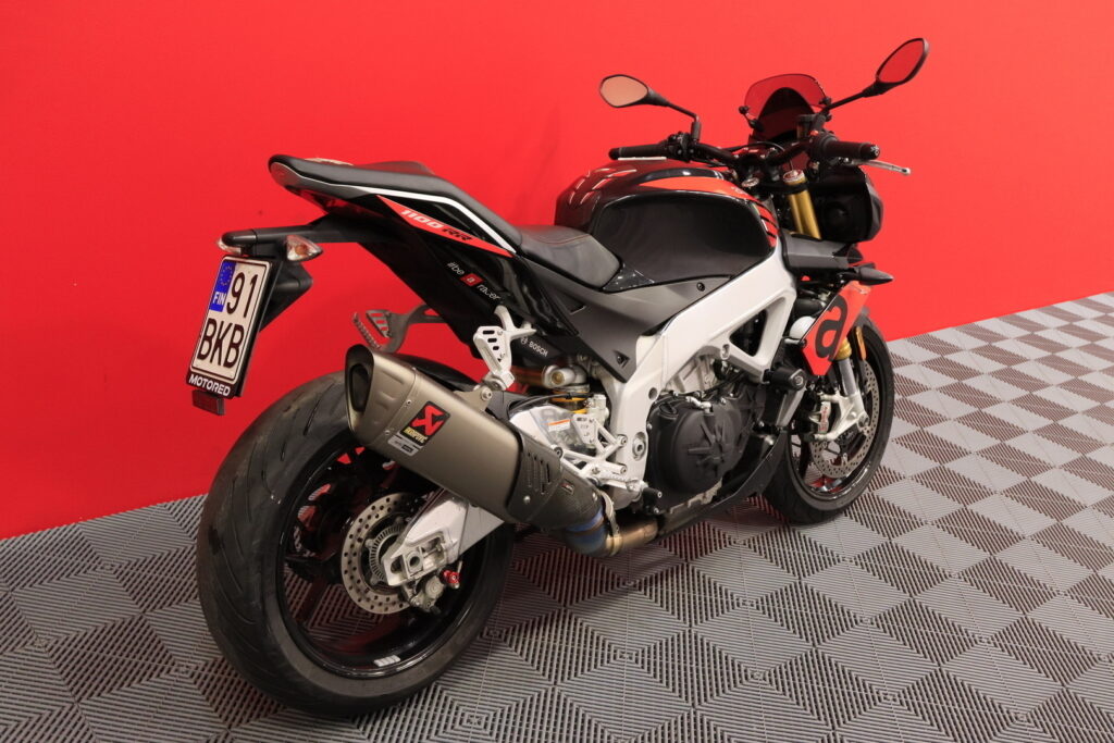 Aprilia - TUONO - 4V 1100 RR // Akrapovic / Cruise / Quickshifter / TFT // Aprilia - TUONO - 4V 1100 RR // Akrapovic / Cruise / Quickshifter / TFT // - Moottoripyörä