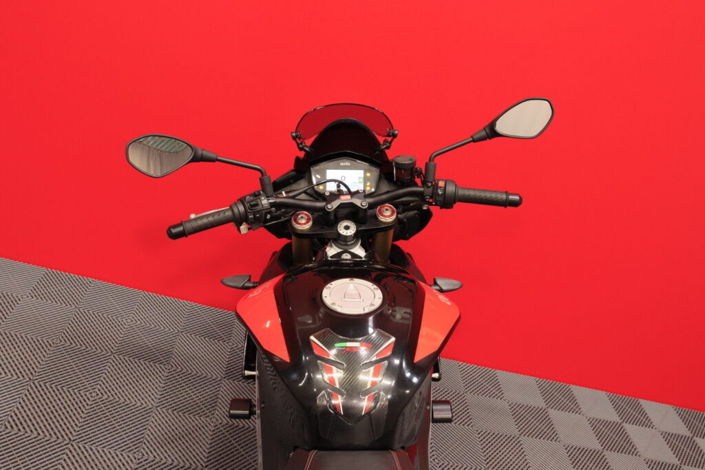 Aprilia - TUONO - 4V 1100 RR // Akrapovic / Cruise / Quickshifter / TFT // Aprilia - TUONO - 4V 1100 RR // Akrapovic / Cruise / Quickshifter / TFT // - Moottoripyörä