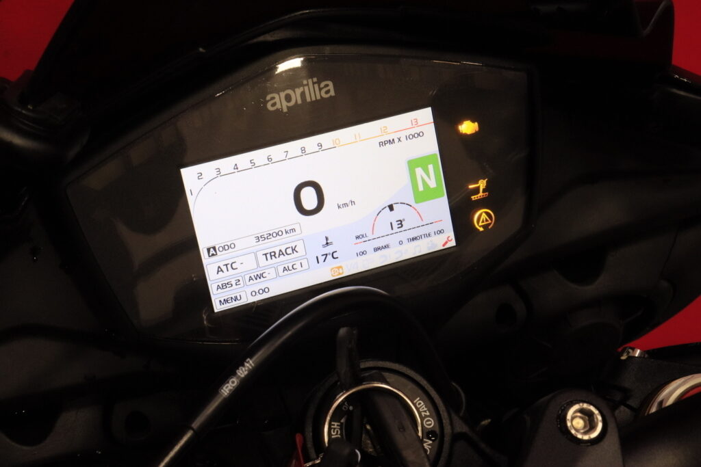 Aprilia - TUONO - 4V 1100 RR // Akrapovic / Cruise / Quickshifter / TFT // Aprilia - TUONO - 4V 1100 RR // Akrapovic / Cruise / Quickshifter / TFT // - Moottoripyörä