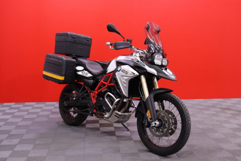 BMW - F - 800 GS // ESA / Huoltokirja / 3x Laukut / Kahvalämppärit / Garmin Navi // - Moottoripyörä