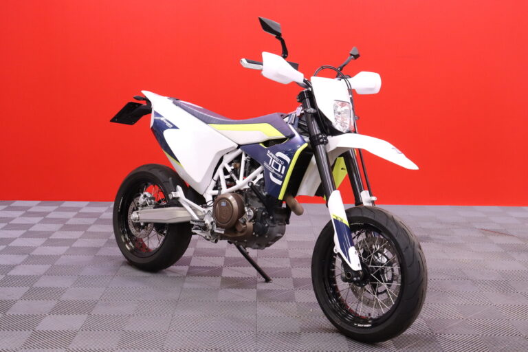 Husqvarna - 701 - Supermoto // Pienet kilsat! / Huoltokirja / ABS // - Moottoripyörä