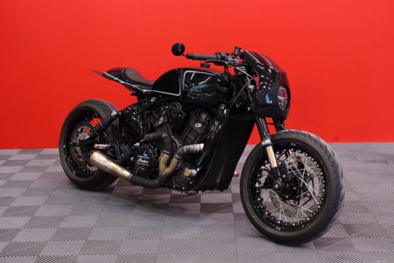 INDIAN - Scout - Custom // Täysin rakennettu! / Öhlins / LED / Brembo / Two Brothers // - Moottoripyörä
