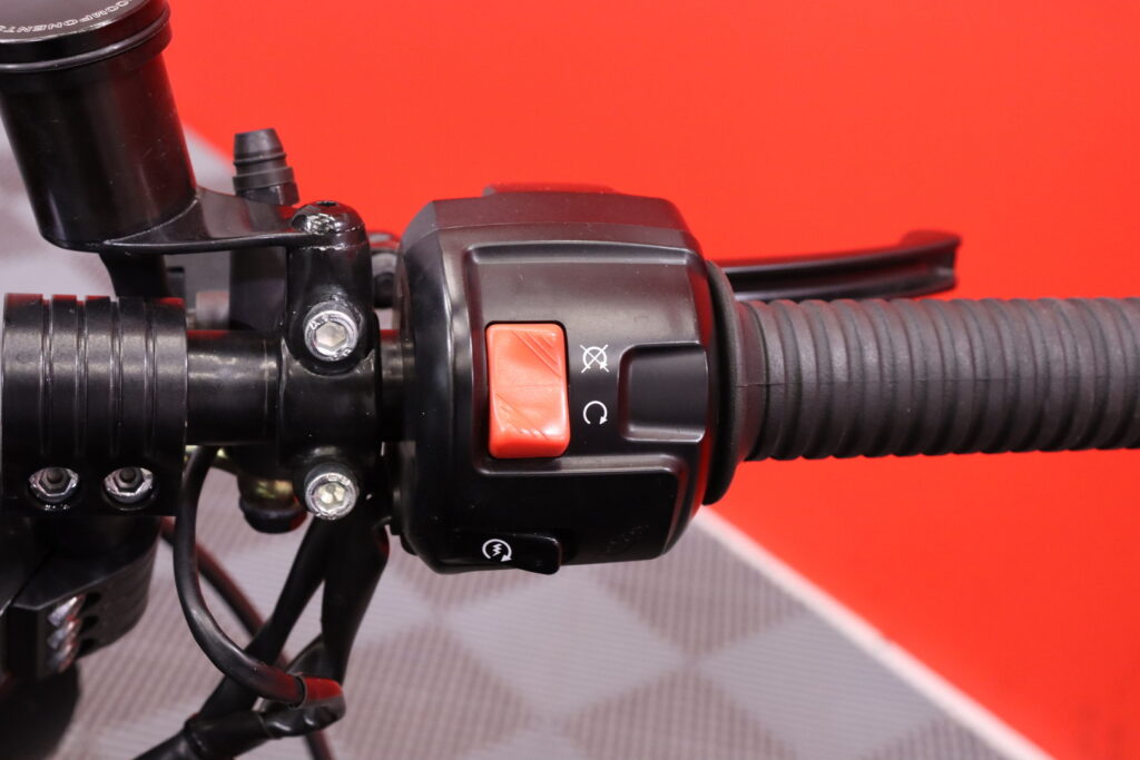 INDIAN - Scout - Custom // Täysin rakennettu! / Öhlins / LED / Brembo / Two Brothers // INDIAN - Scout - Custom // Täysin rakennettu! / Öhlins / LED / Brembo / Two Brothers // - Moottoripyörä