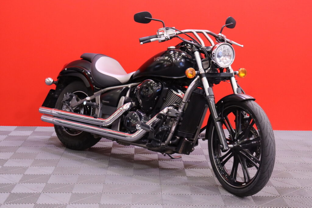 KAWASAKI - VN - 900 Custom // Cobra Putkisto / Suomi-Pyörä / Huoltokirja // KAWASAKI - VN - 900 Custom // Cobra Putkisto / Suomi-Pyörä / Huoltokirja // - Moottoripyörä