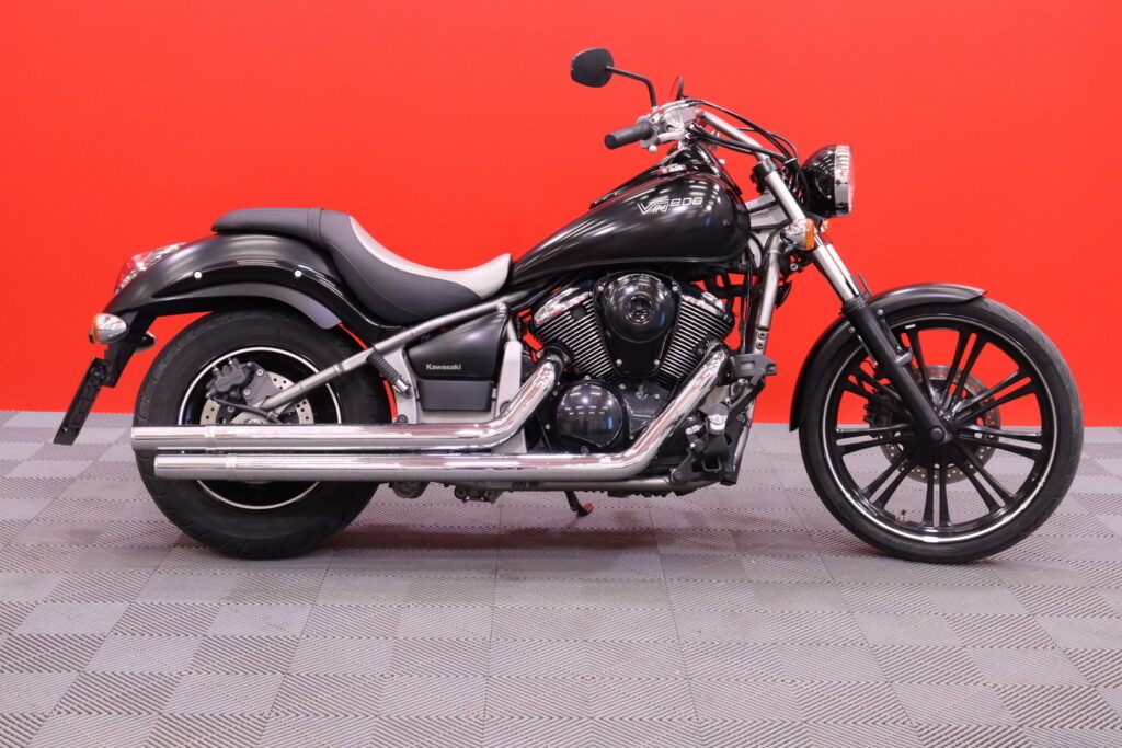 KAWASAKI - VN - 900 Custom // Cobra Putkisto / Suomi-Pyörä / Huoltokirja // KAWASAKI - VN - 900 Custom // Cobra Putkisto / Suomi-Pyörä / Huoltokirja // - Moottoripyörä