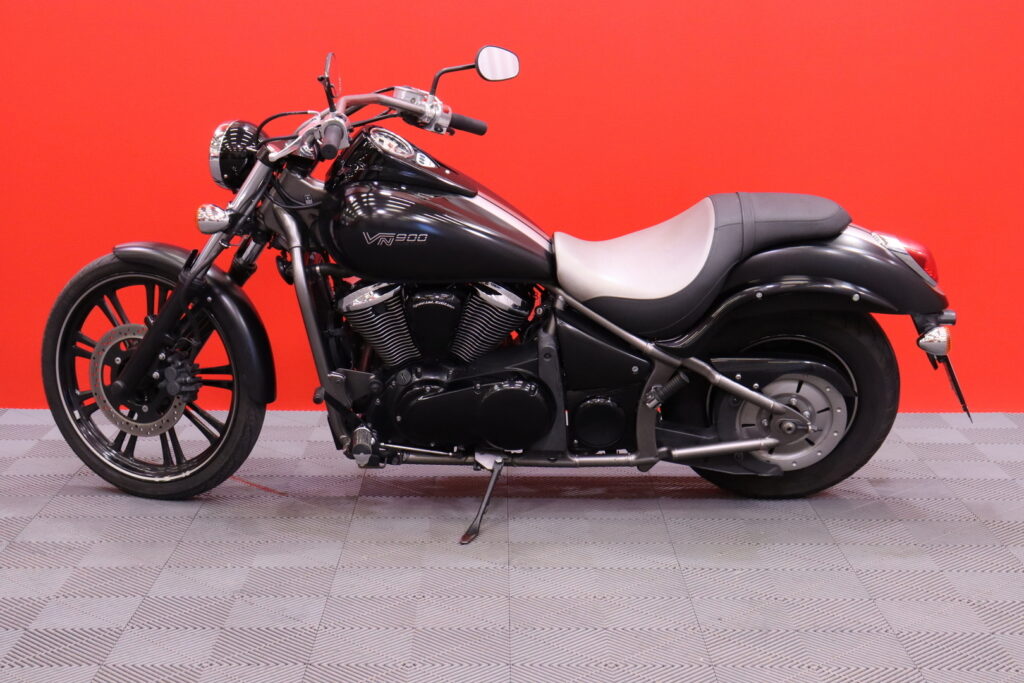 KAWASAKI - VN - 900 Custom // Cobra Putkisto / Suomi-Pyörä / Huoltokirja // KAWASAKI - VN - 900 Custom // Cobra Putkisto / Suomi-Pyörä / Huoltokirja // - Moottoripyörä