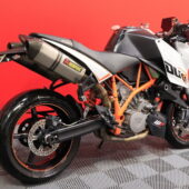 KTM - 990 - Super Duke R // Suomi-pyörä / Akrapovic slipari / Huoltokirja / Ohjausiskari / Kaatumatapit // - Moottoripyörä