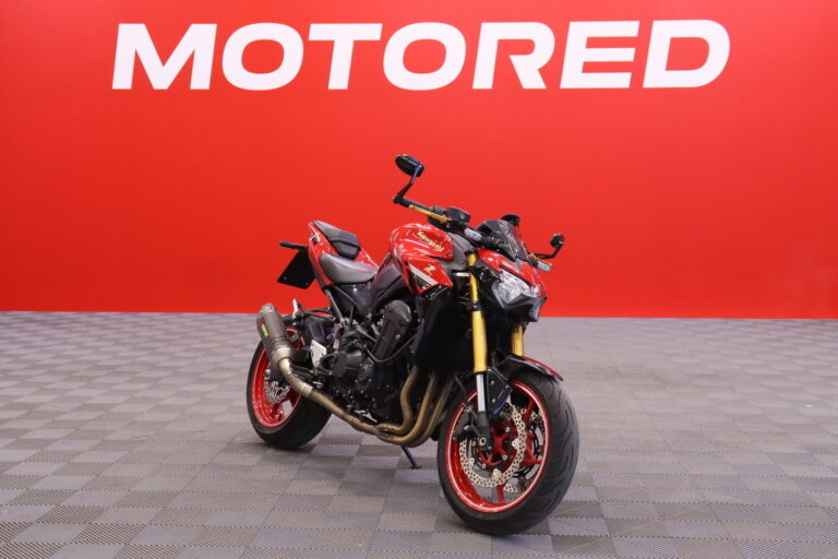 Kawasaki - Z - 900 // Suomi-Pyörä! / Akrapovic kokoputkisto / 50th Anniversary // - Moottoripyörä