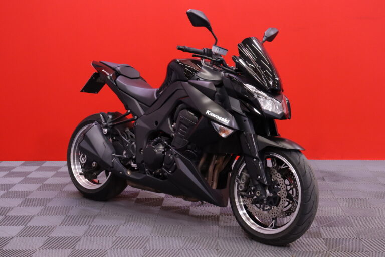 Kawasaki - Z - 1000 // Suomi-pyörä / Huoltokirja / Säädettävät kahvat // - Moottoripyörä