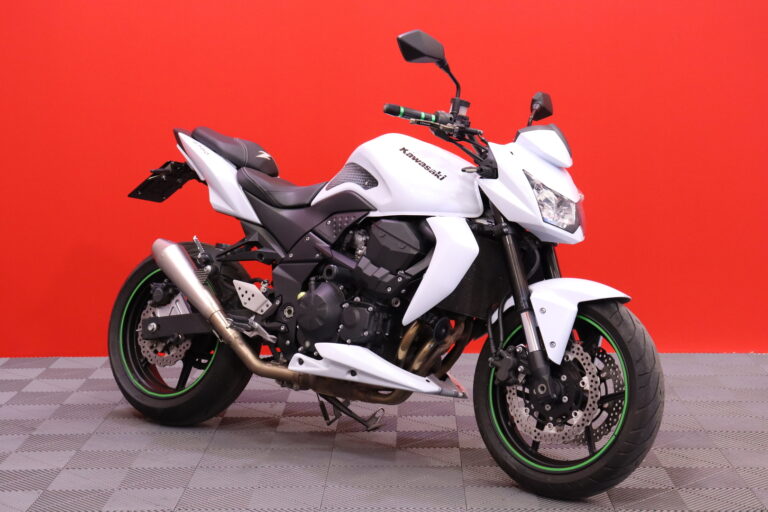 Kawasaki - Z - 750 // Leovince / Huoltokirja / Kaatumatapit // - Moottoripyörä
