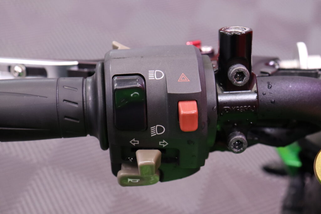 Kawasaki - Z - 1000 // Yoshimura-Putkisto / Powercommander / Huoltokirja / Ohjausiskari / Kaatumatapit // Kawasaki - Z - 1000 // Yoshimura-Putkisto / Powercommander / Huoltokirja / Ohjausiskari / Kaatumatapit // - Moottoripyörä