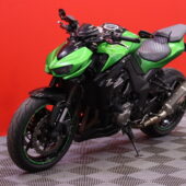 Kawasaki - Z - 1000 // Yoshimura-Putkisto / Powercommander / Huoltokirja / Ohjausiskari / Kaatumatapit // - Moottoripyörä