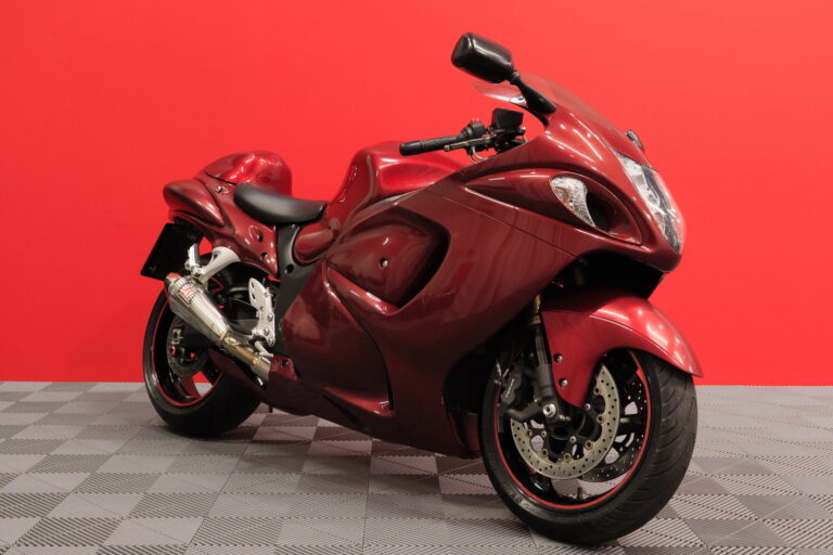 Suzuki - GSX - 1300R Hayabusa // Suomi-pyörä / Huoltokirja / Yoshimura / Ducktail // - Moottoripyörä