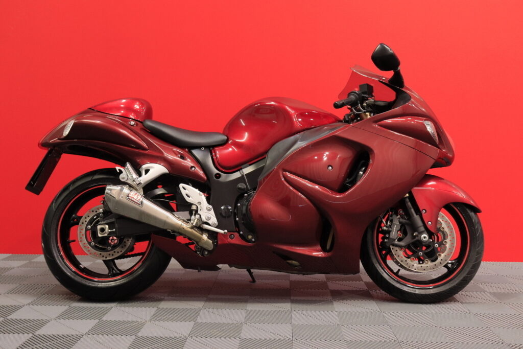 Suzuki - GSX - 1300R Hayabusa // Suomi-pyörä / Huoltokirja / Yoshimura / Ducktail // Suzuki - GSX - 1300R Hayabusa // Suomi-pyörä / Huoltokirja / Yoshimura / Ducktail // - Moottoripyörä