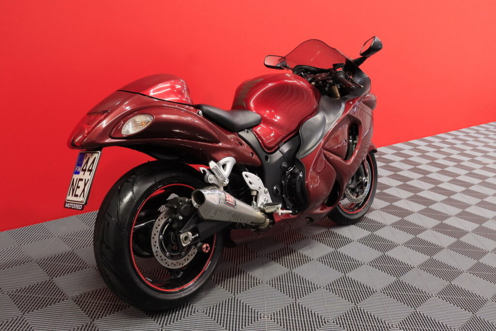 Suzuki - GSX - 1300R Hayabusa // Suomi-pyörä / Huoltokirja / Yoshimura / Ducktail // Suzuki - GSX - 1300R Hayabusa // Suomi-pyörä / Huoltokirja / Yoshimura / Ducktail // - Moottoripyörä