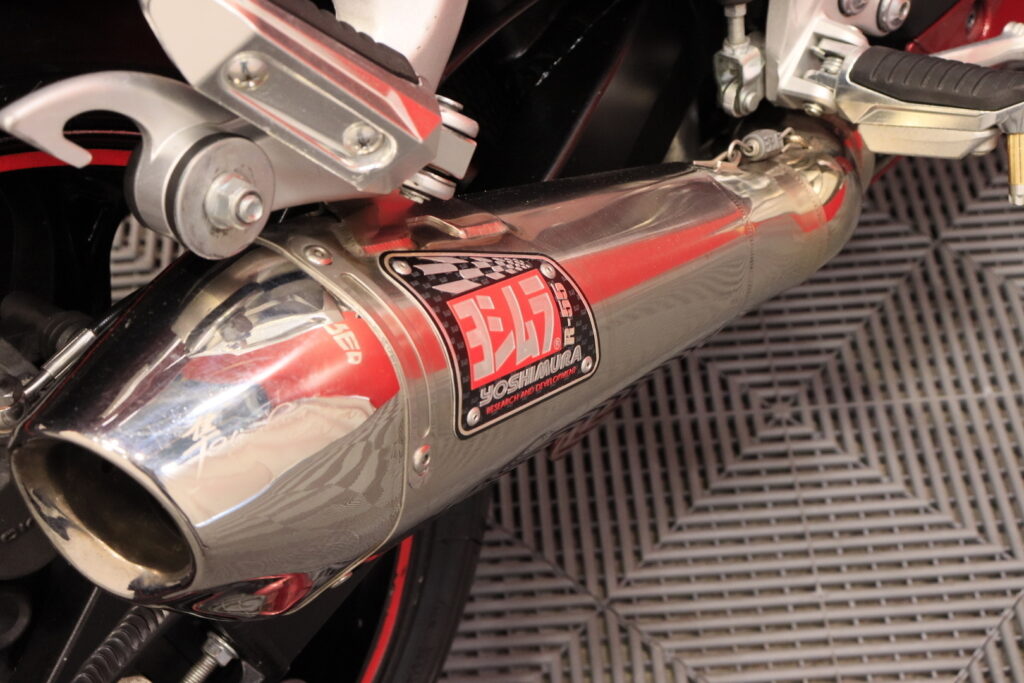 Suzuki - GSX - 1300R Hayabusa // Suomi-pyörä / Huoltokirja / Yoshimura / Ducktail // Suzuki - GSX - 1300R Hayabusa // Suomi-pyörä / Huoltokirja / Yoshimura / Ducktail // - Moottoripyörä