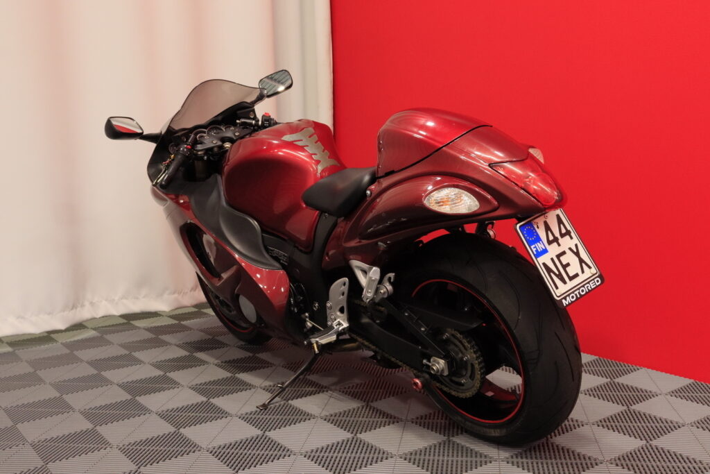 Suzuki - GSX - 1300R Hayabusa // Suomi-pyörä / Huoltokirja / Yoshimura / Ducktail // Suzuki - GSX - 1300R Hayabusa // Suomi-pyörä / Huoltokirja / Yoshimura / Ducktail // - Moottoripyörä