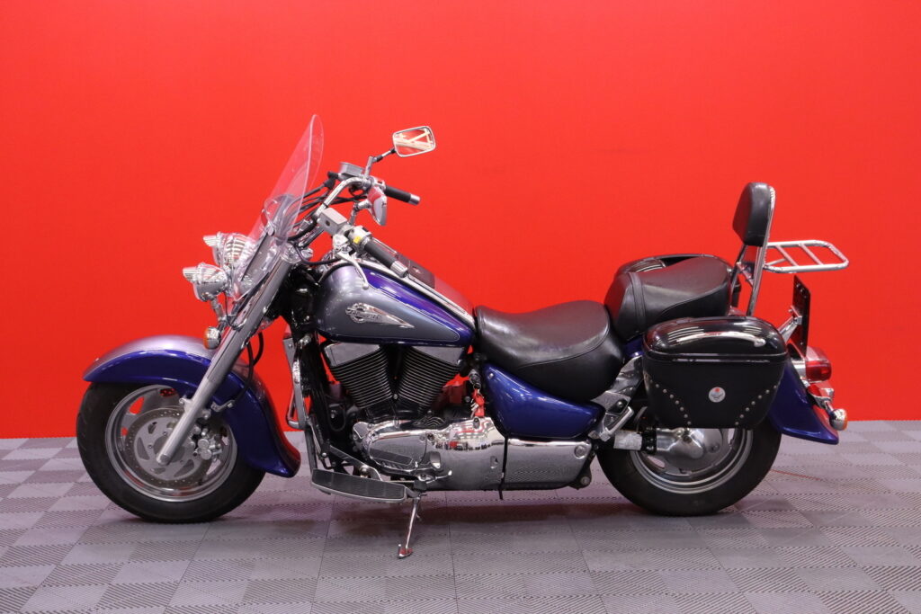 Suzuki - VL - 1500 Inruder LC // Sivulaukut / Jalkalevyt / Sissybar // Suzuki - VL - 1500 Inruder LC // Sivulaukut / Jalkalevyt / Sissybar // - Moottoripyörä
