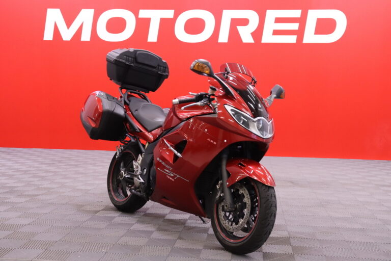 Triumph - Sprint - ST // Huoltokirja / 3x Laukut / Suomi-Pyörä / ABS- Jarrut // - Moottoripyörä