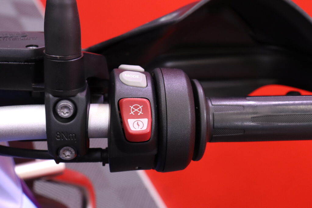 BMW - R - 1200GS Adventure // 4x laukut / Navi / ESA / Kahvalämppärit / Vakkari // BMW - R - 1200GS Adventure // 4x laukut / Navi / ESA / Kahvalämppärit / Vakkari // - Moottoripyörä