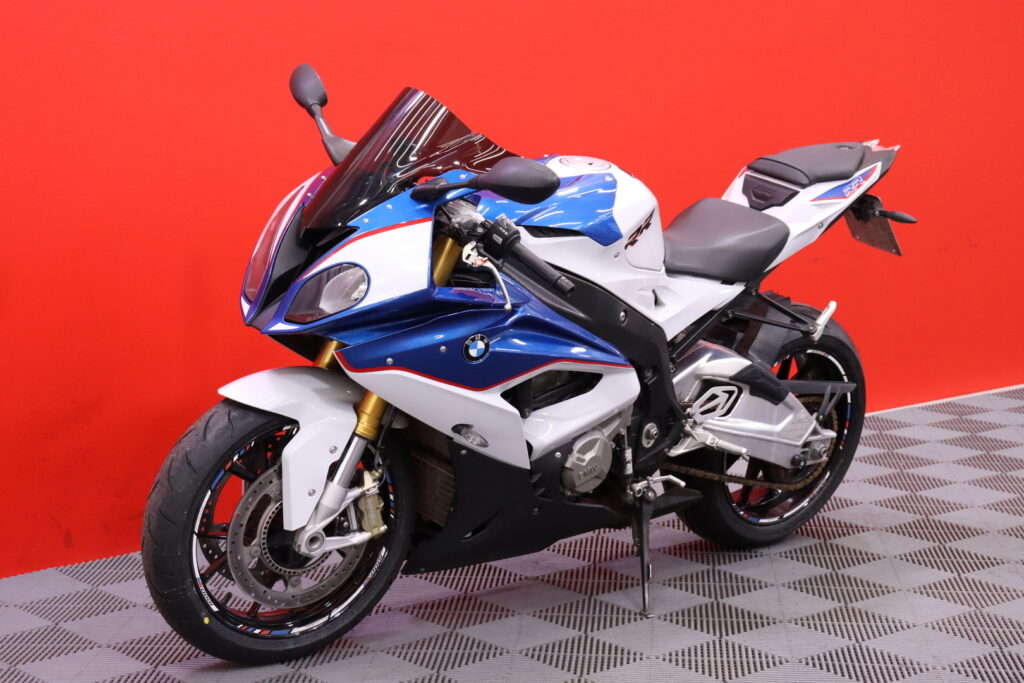 BMW - S - 1000RR // Remus-putkisto / Uudet renkaat! / Shifter / Vakkari / Huoltokirja / DDC / Kahvalämppärit // BMW - S - 1000RR // Remus-putkisto / Uudet renkaat! / Shifter / Vakkari / Huoltokirja / DDC / Kahvalämppärit // - Moottoripyörä