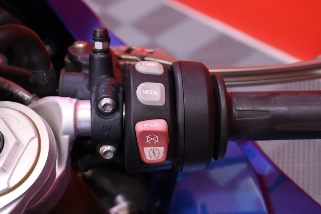 BMW - S - 1000RR // Remus-putkisto / Uudet renkaat! / Shifter / Vakkari / Huoltokirja / DDC / Kahvalämppärit // BMW - S - 1000RR // Remus-putkisto / Uudet renkaat! / Shifter / Vakkari / Huoltokirja / DDC / Kahvalämppärit // - Moottoripyörä