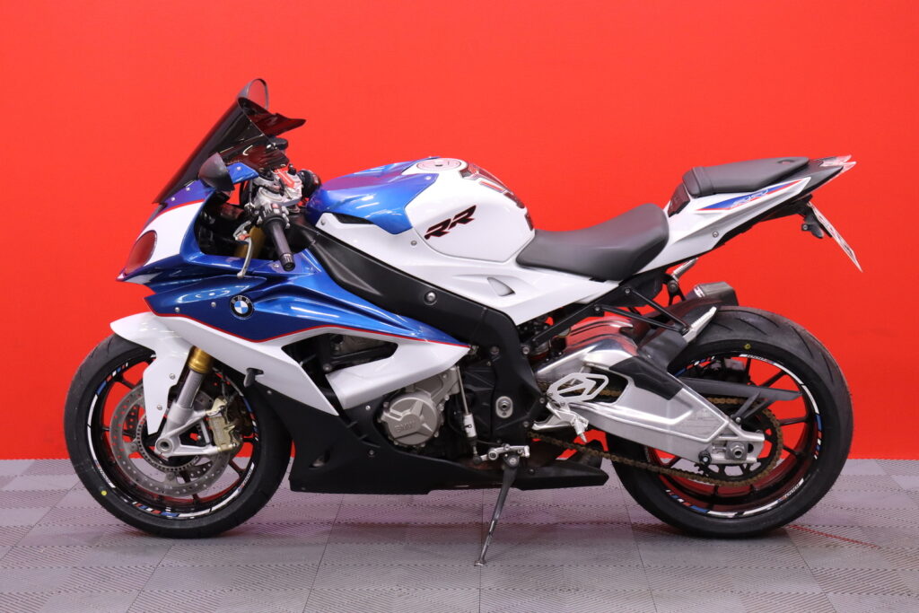 BMW - S - 1000RR // Remus-putkisto / Uudet renkaat! / Shifter / Vakkari / Huoltokirja / DDC / Kahvalämppärit // BMW - S - 1000RR // Remus-putkisto / Uudet renkaat! / Shifter / Vakkari / Huoltokirja / DDC / Kahvalämppärit // - Moottoripyörä