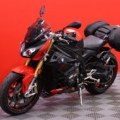 BMW - S - 1000R // Akrapovic / Vakkari / DDC / Huoltokirja / Ajomodet / Kaatumatapit // - Moottoripyörä