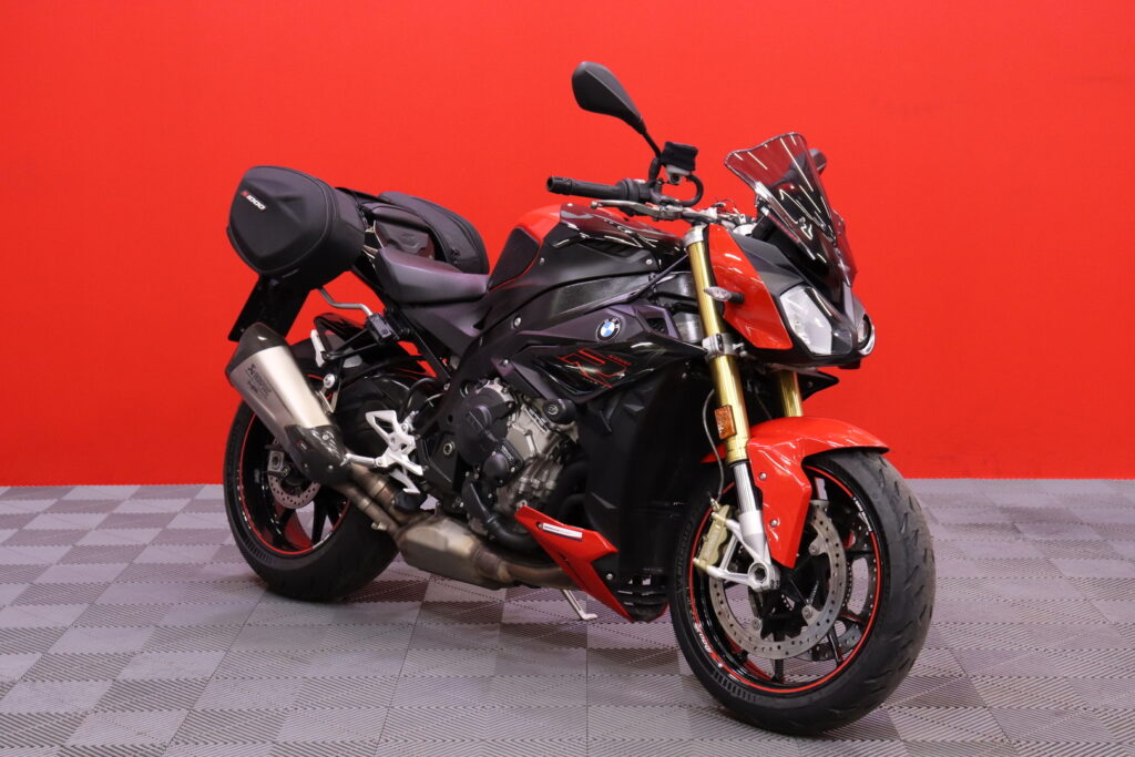 BMW - S - 1000R // Akrapovic / Vakkari / DDC / Huoltokirja / Ajomodet / Kaatumatapit // BMW - S - 1000R // Akrapovic / Vakkari / DDC / Huoltokirja / Ajomodet / Kaatumatapit // - Moottoripyörä