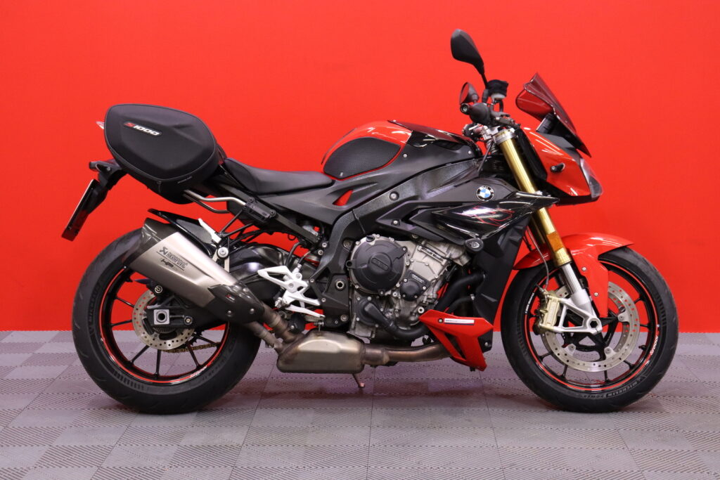 BMW - S - 1000R // Akrapovic / Vakkari / DDC / Huoltokirja / Ajomodet / Kaatumatapit // BMW - S - 1000R // Akrapovic / Vakkari / DDC / Huoltokirja / Ajomodet / Kaatumatapit // - Moottoripyörä