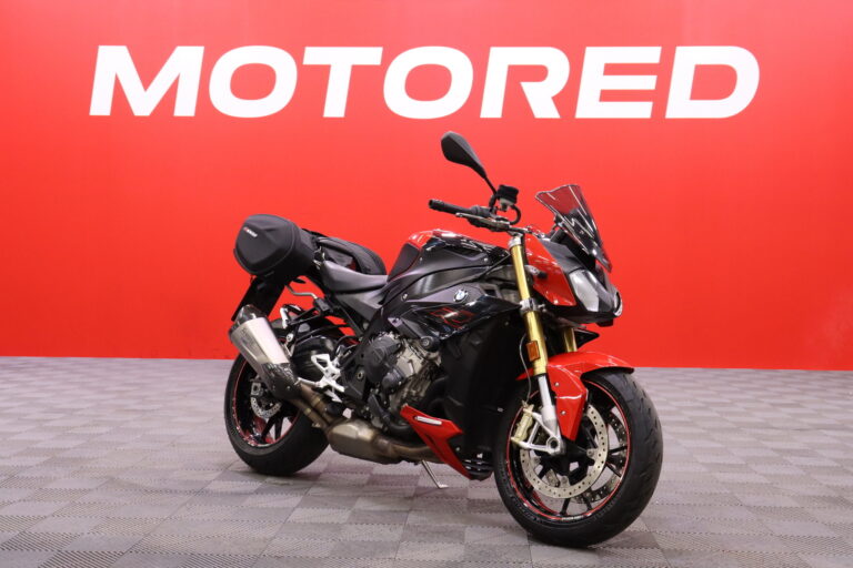 BMW - S - 1000R // Akrapovic / Vakkari / DDC / Huoltokirja / Ajomodet / Kaatumatapit // - Moottoripyörä