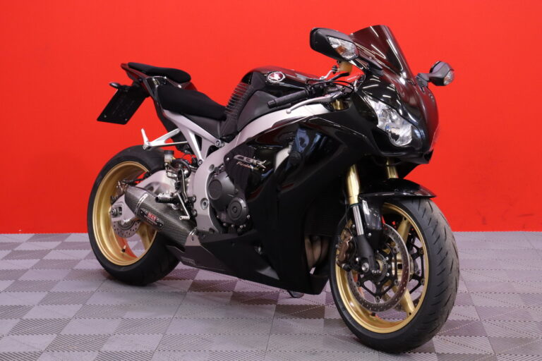 Honda - CBR - 1000 RR Fireblade // Yoshimura / Huoltokirja / ABS-Jarrut / Nopea kotiinkuljetus! // - Moottoripyörä
