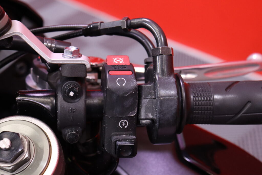 Honda - CBR - 1000 RR Fireblade // Yoshimura / Huoltokirja / ABS-Jarrut / Nopea kotiinkuljetus! // Honda - CBR - 1000 RR Fireblade // Yoshimura / Huoltokirja / ABS-Jarrut / Nopea kotiinkuljetus! // - Moottoripyörä