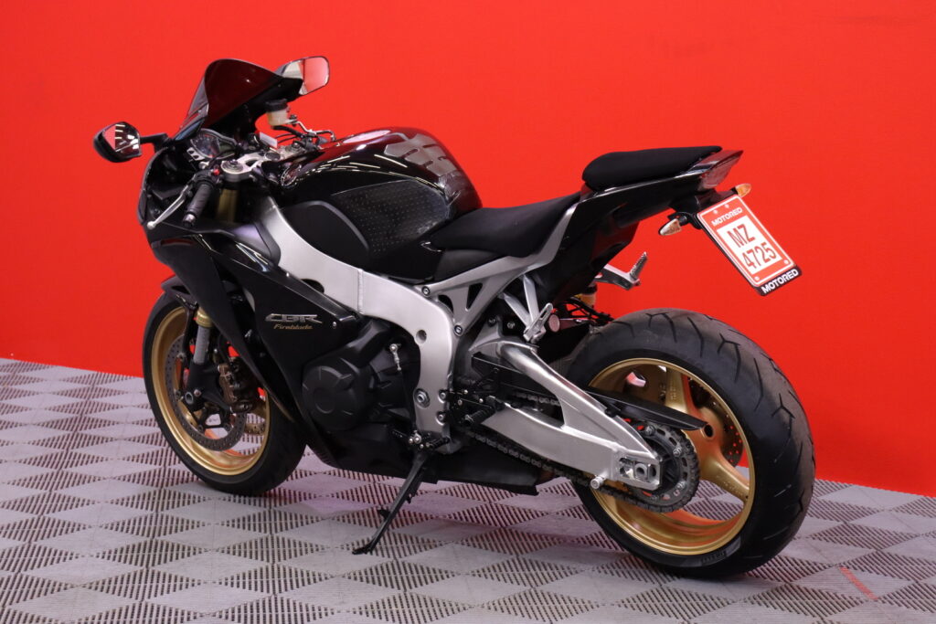Honda - CBR - 1000 RR Fireblade // Yoshimura / Huoltokirja / ABS-Jarrut / Nopea kotiinkuljetus! // Honda - CBR - 1000 RR Fireblade // Yoshimura / Huoltokirja / ABS-Jarrut / Nopea kotiinkuljetus! // - Moottoripyörä