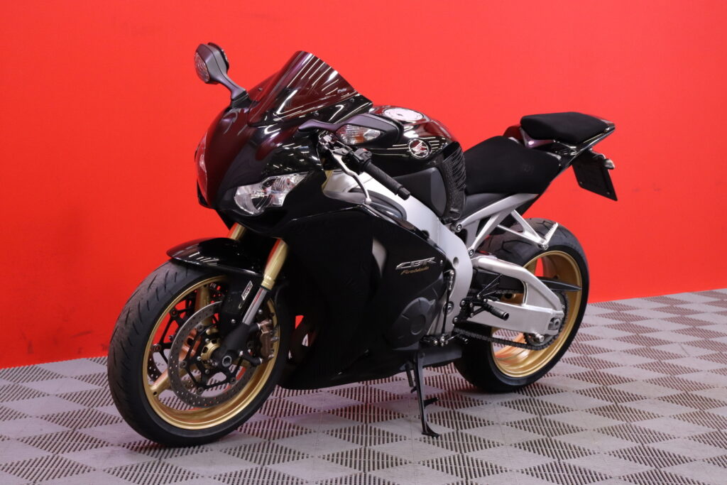 Honda - CBR - 1000 RR Fireblade // Yoshimura / Huoltokirja / ABS-Jarrut / Nopea kotiinkuljetus! // Honda - CBR - 1000 RR Fireblade // Yoshimura / Huoltokirja / ABS-Jarrut / Nopea kotiinkuljetus! // - Moottoripyörä