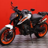 KTM - 890 - Duke R // Huoltokirja / Ajomodet / AR Sliparit / Shifter / Digimittari // - Moottoripyörä
