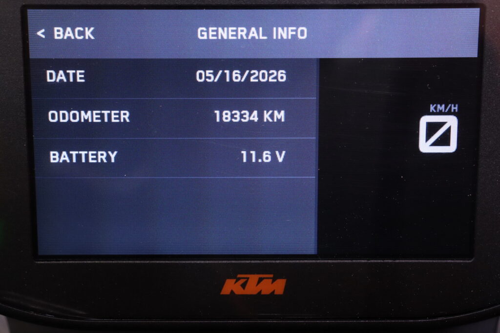 KTM - 890 - Duke R // Huoltokirja / Ajomodet / AR Sliparit / Shifter / Digimittari // KTM - 890 - Duke R // Huoltokirja / Ajomodet / AR Sliparit / Shifter / Digimittari // - Moottoripyörä