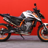 KTM - 890 - Duke R // Huoltokirja / Ajomodet / AR Sliparit / Shifter / Digimittari // - Moottoripyörä