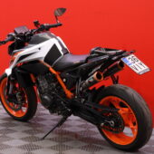 KTM - 890 - Duke R // Huoltokirja / Ajomodet / AR Sliparit / Shifter / Digimittari // - Moottoripyörä
