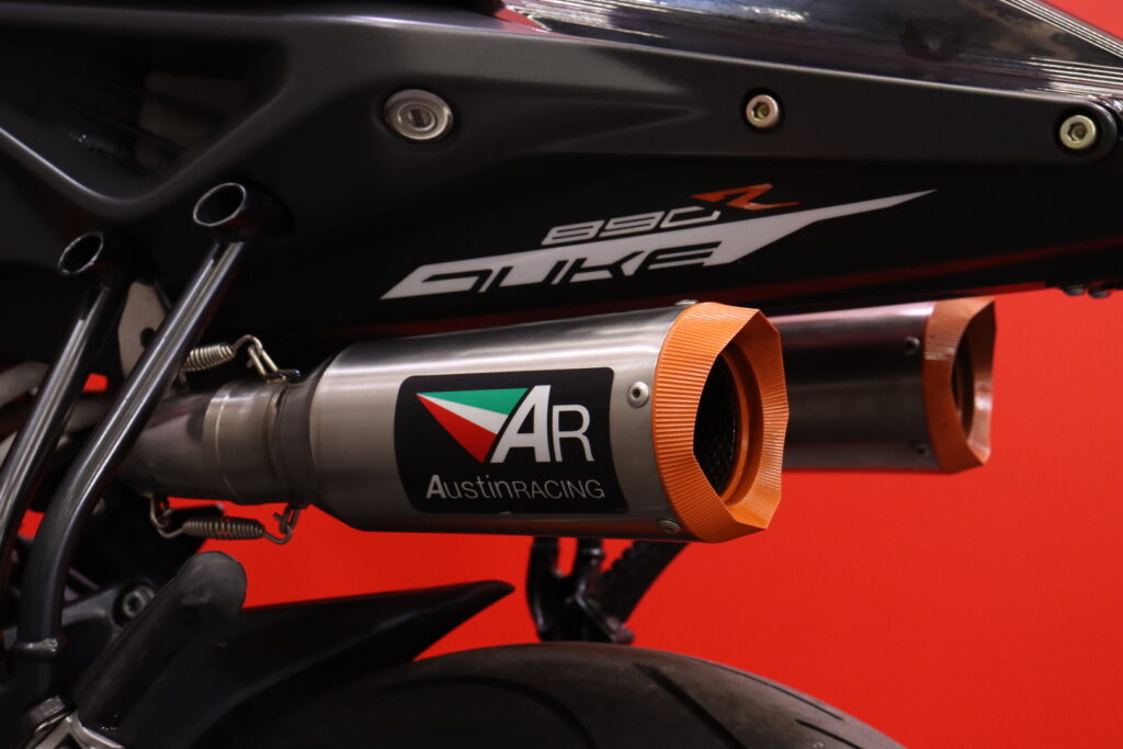 KTM - 890 - Duke R // Huoltokirja / Ajomodet / AR Sliparit / Shifter / Digimittari // KTM - 890 - Duke R // Huoltokirja / Ajomodet / AR Sliparit / Shifter / Digimittari // - Moottoripyörä