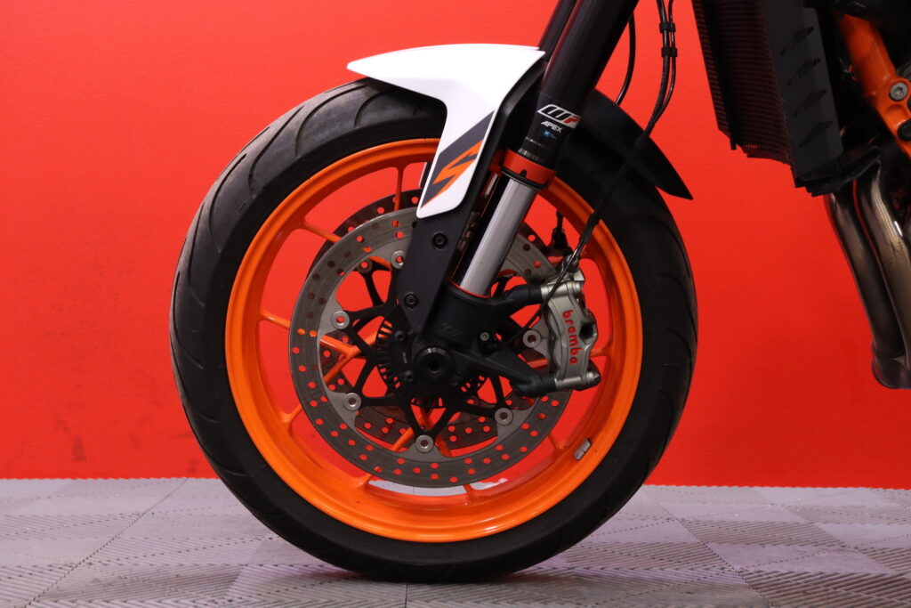KTM - 890 - Duke R // Huoltokirja / Ajomodet / AR Sliparit / Shifter / Digimittari // KTM - 890 - Duke R // Huoltokirja / Ajomodet / AR Sliparit / Shifter / Digimittari // - Moottoripyörä