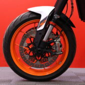 KTM - 890 - Duke R // Huoltokirja / Ajomodet / AR Sliparit / Shifter / Digimittari // - Moottoripyörä