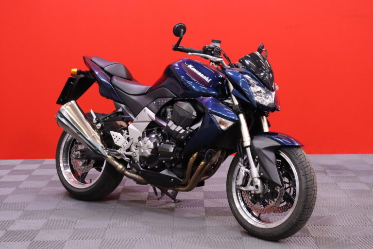 Kawasaki - Z - 1000 // Vähän ajettu! / Huoltokirja / Tangonpääpeilit / Nopea kotiinkuljetus! // - Moottoripyörä