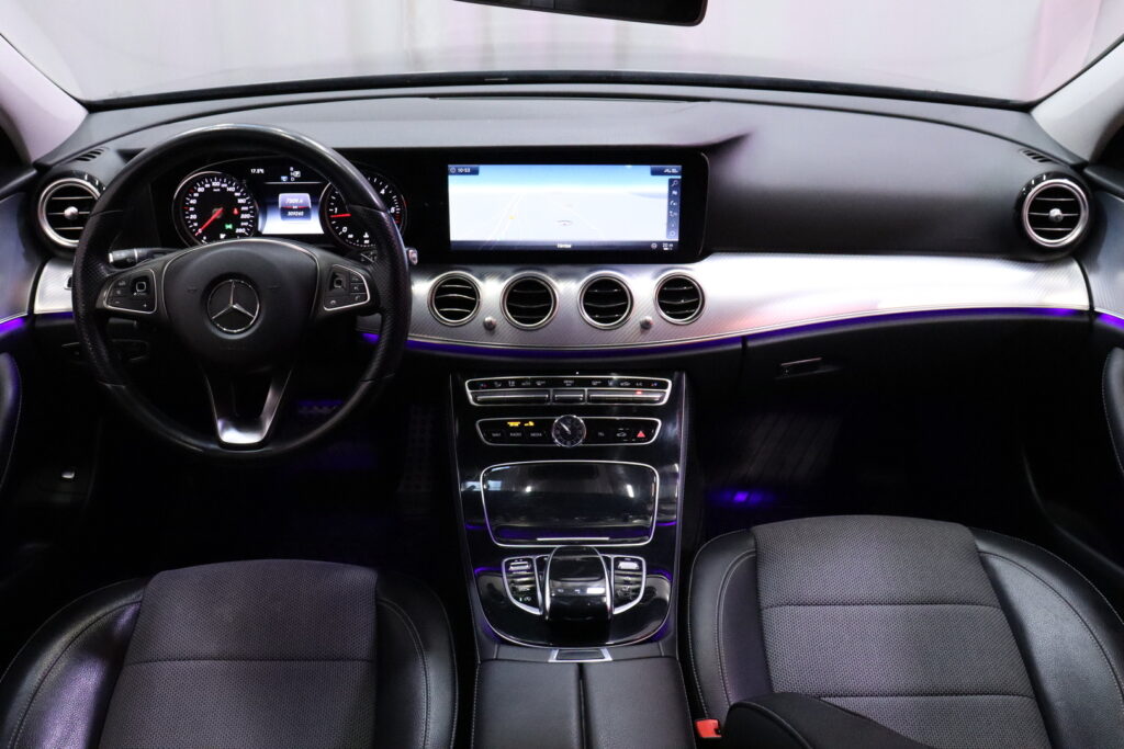 Mercedes-Benz - E - 220 d 4Matic T A All-Terrain // Webasto / Airmatic / Burmester / 360 kamera / Ambient Valot / CarPlay / LED // Mercedes-Benz - E - 220 d 4Matic T A All-Terrain // Webasto / Airmatic / Burmester / 360 kamera / Ambient Valot / CarPlay / LED // - Farmari