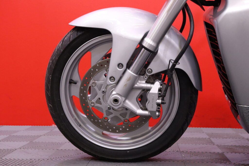 Suzuki - INTRUDER - M1800R // Cobra Putkisto / Suomi-Pyörä! / Integroitu takavalo // Suzuki - INTRUDER - M1800R // Cobra Putkisto / Suomi-Pyörä! / Integroitu takavalo // - Moottoripyörä