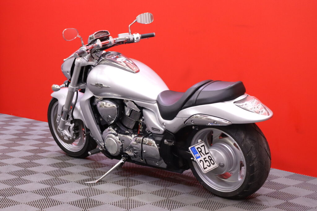 Suzuki - INTRUDER - M1800R // Cobra Putkisto / Suomi-Pyörä! / Integroitu takavalo // Suzuki - INTRUDER - M1800R // Cobra Putkisto / Suomi-Pyörä! / Integroitu takavalo // - Moottoripyörä