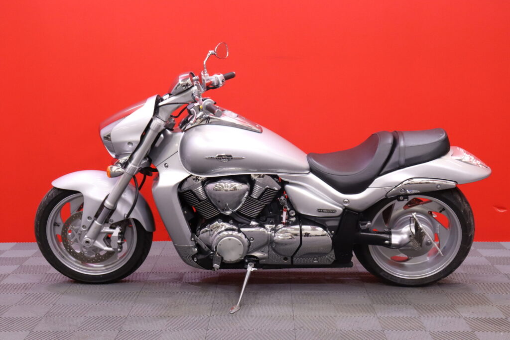 Suzuki - INTRUDER - M1800R // Cobra Putkisto / Suomi-Pyörä! / Integroitu takavalo // Suzuki - INTRUDER - M1800R // Cobra Putkisto / Suomi-Pyörä! / Integroitu takavalo // - Moottoripyörä