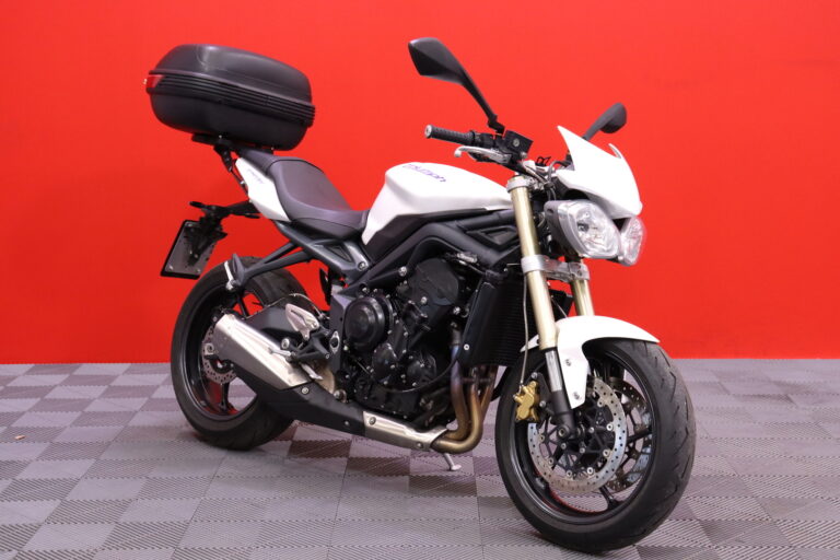 Triumph - STREET TRIPLE - 675 / Suomi-Pyörä! / ABS-Jarrut / Huoltokirja / Takalaukku // - Moottoripyörä